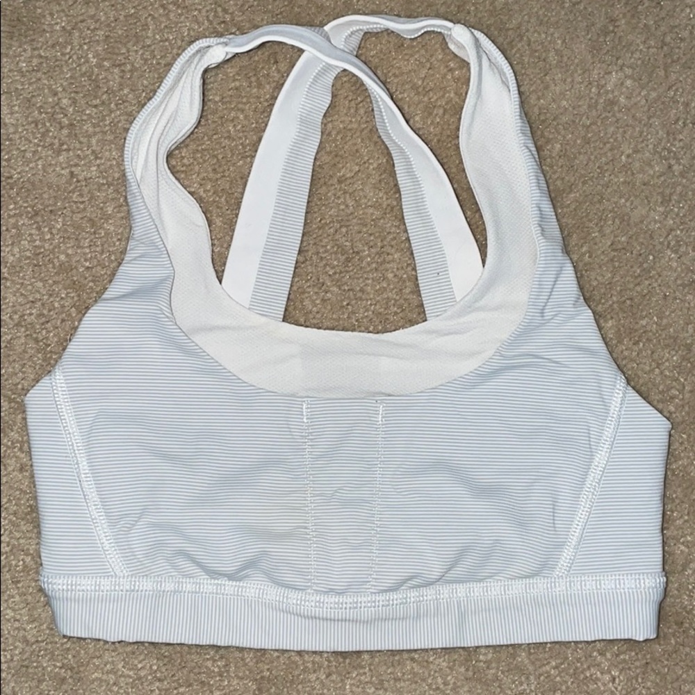 NWOT Lululemon sports bra. Size 4.